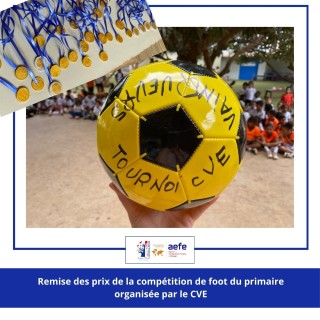 Tournoi de foot à la récréation du primaire